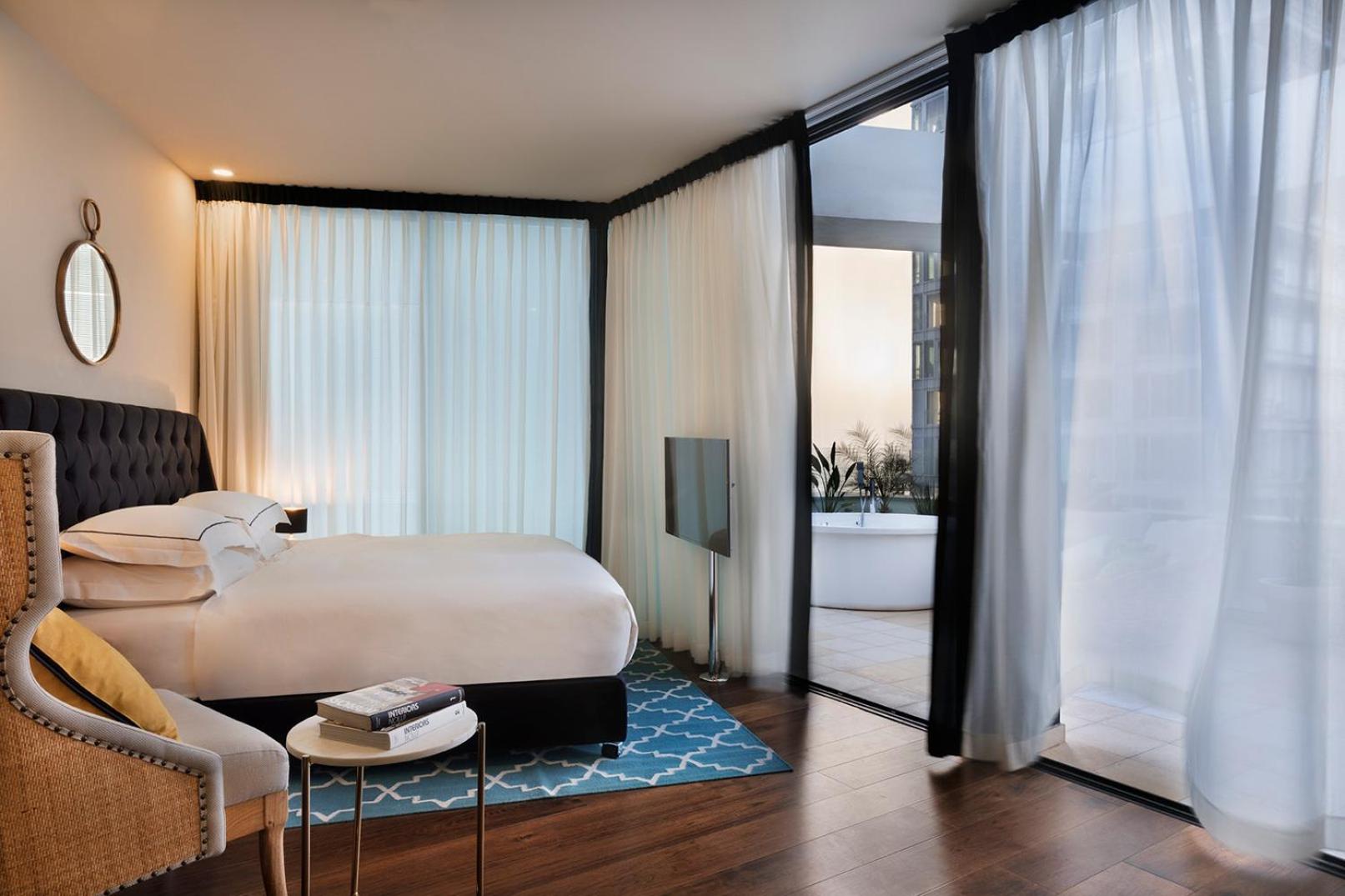 ROOM, OUTDOOR JETTED TUB, TERRACE
