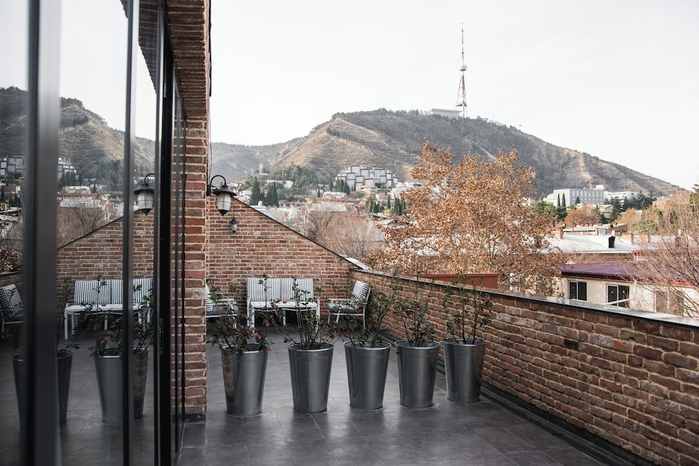 Makmani Hotel 55/62