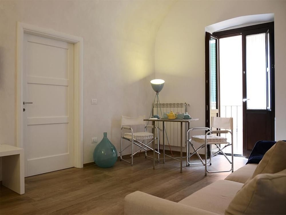 Suite Home Trani 30/50