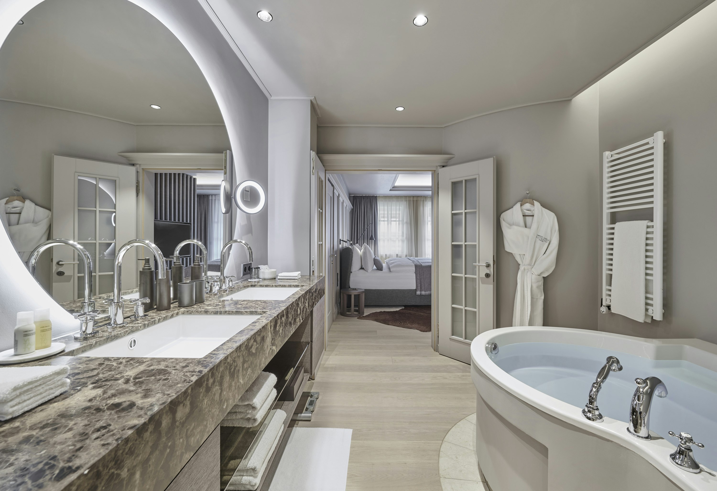Hotel Weisses Rossl Kitzbuhel 50/50