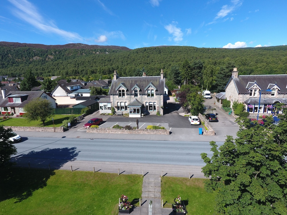 Cairngorm Guest House 35/39