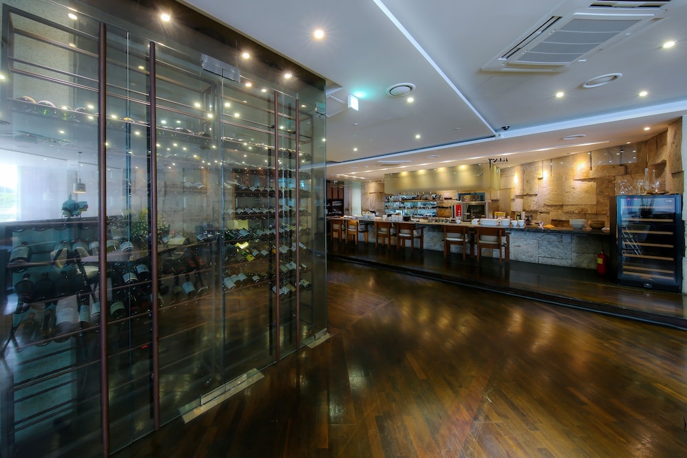 Hotel Food & Tour 8/50