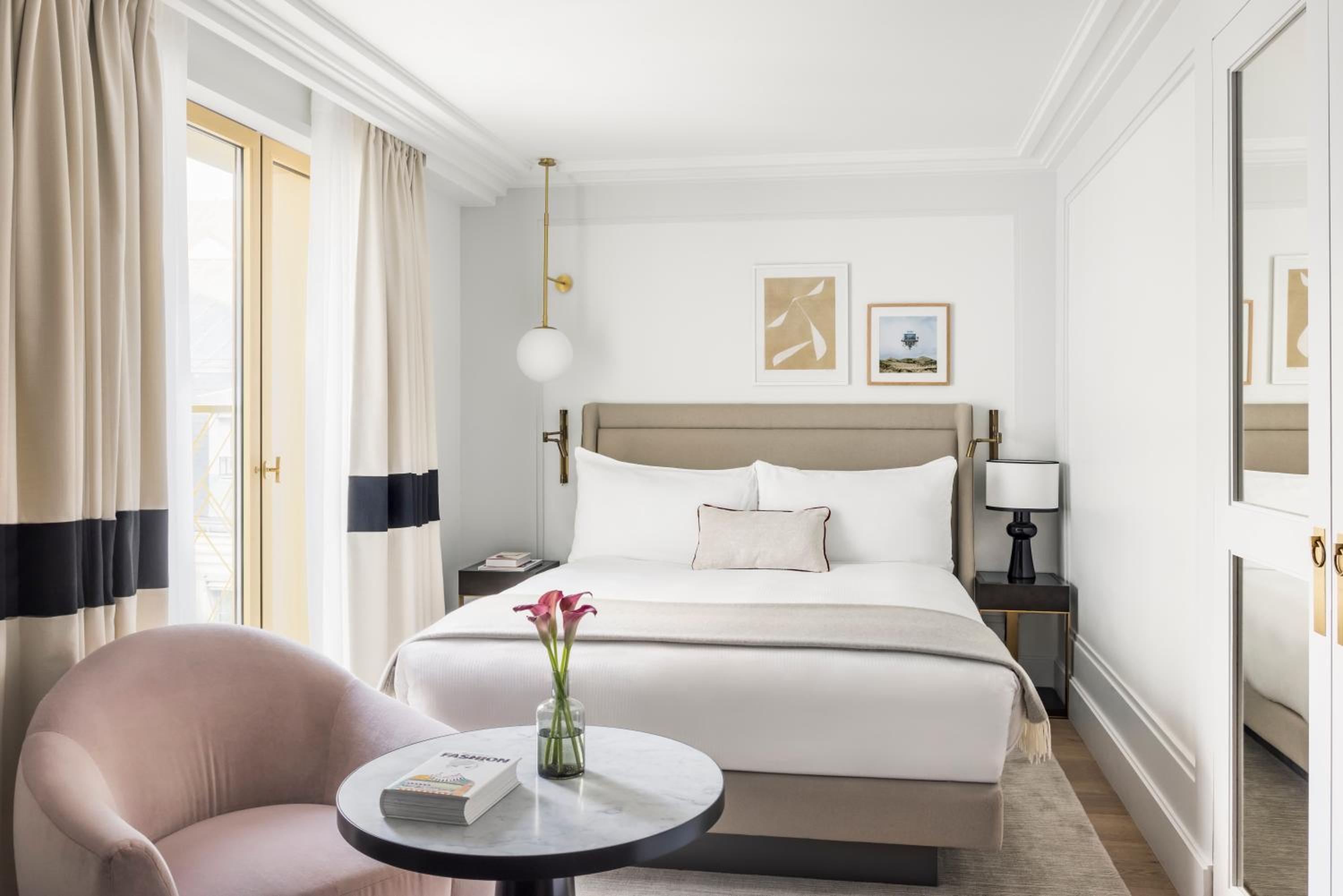 Room, Single, Queen Bed, City View