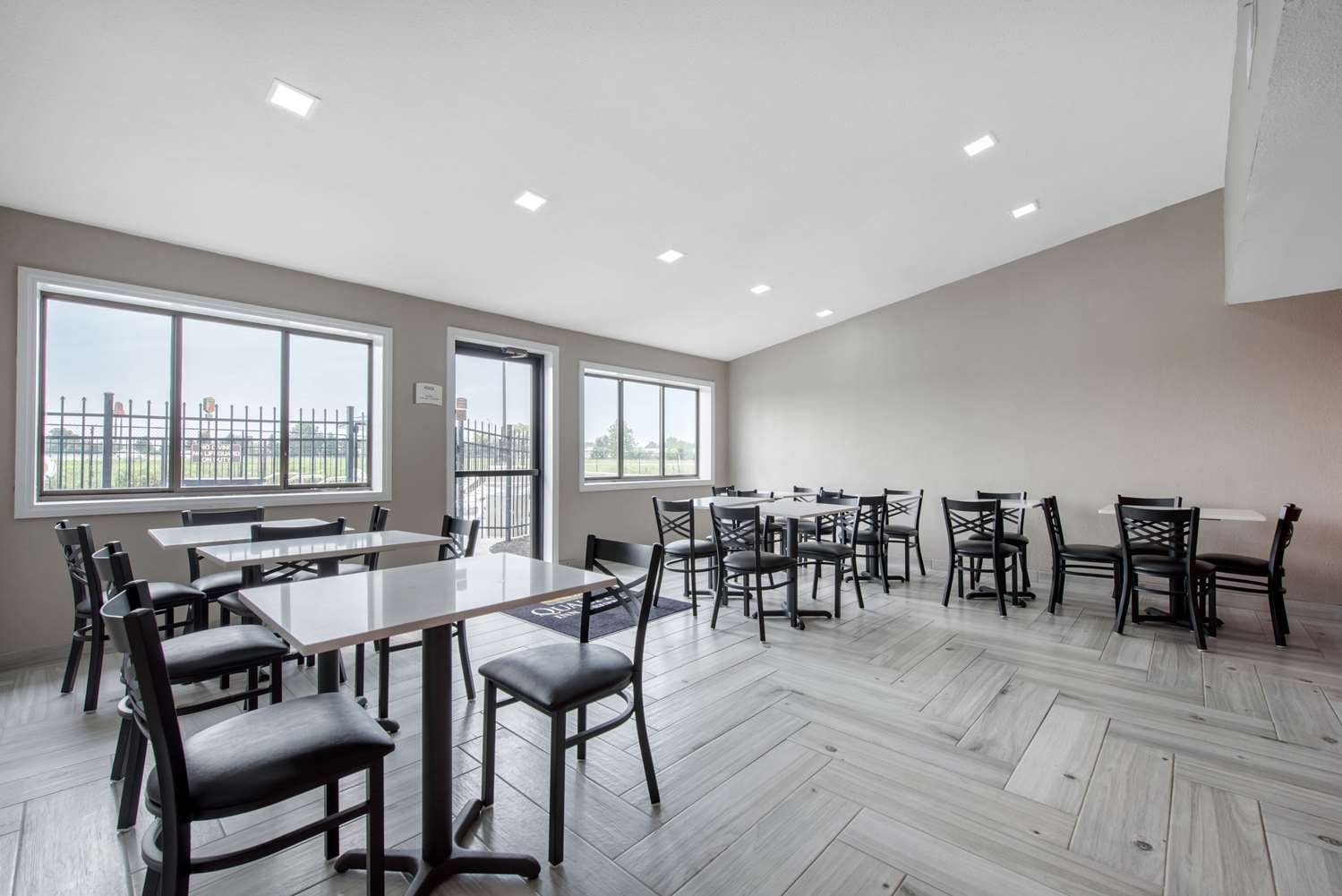 restaurant cafeteria