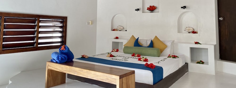 2 Bedrooms, Bungalow, King Bed, Beach Front
