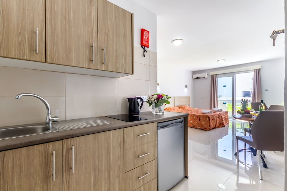 Paul-Marie Hotel Apartments 6/50