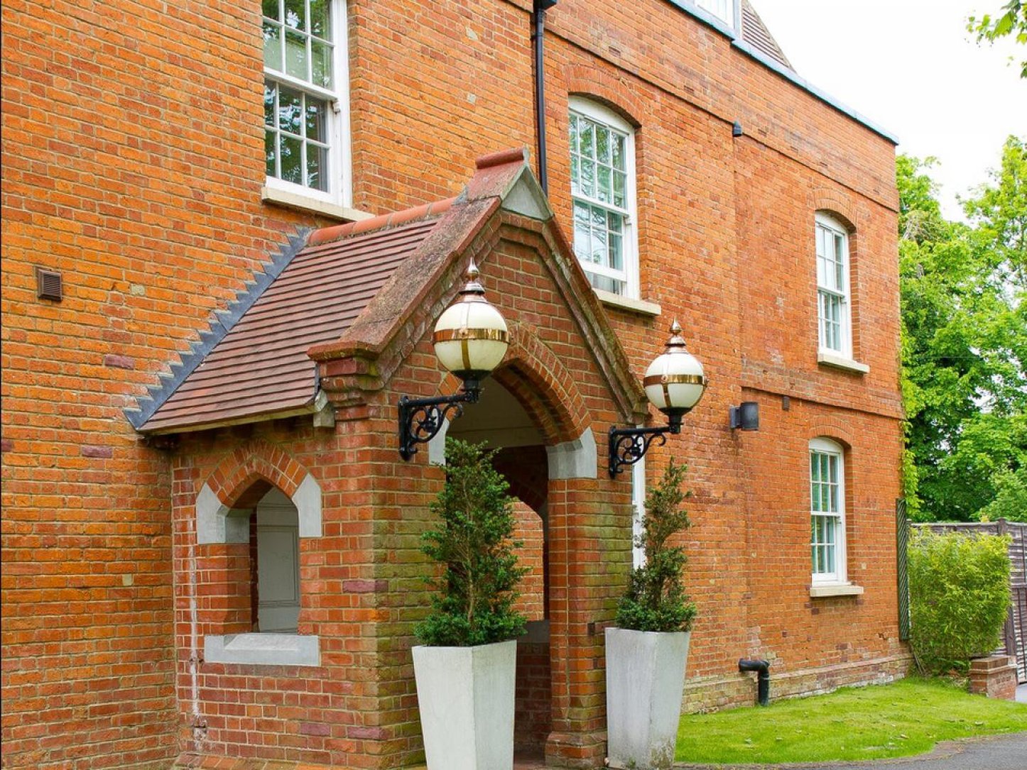Pinewood Hotel 62/65