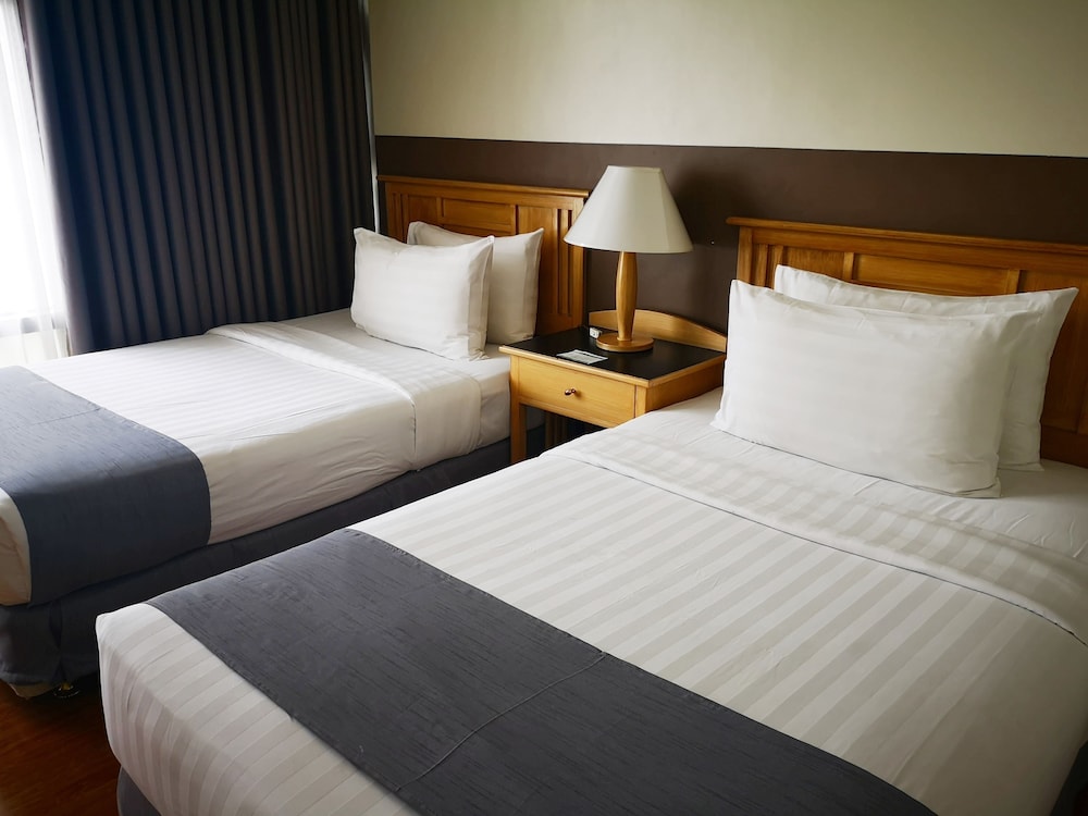 Infinity Towers Suites 10/50