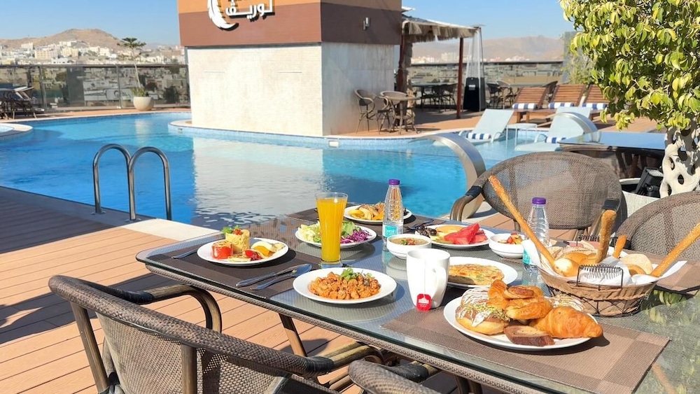 Le Reve Hotel 123/134