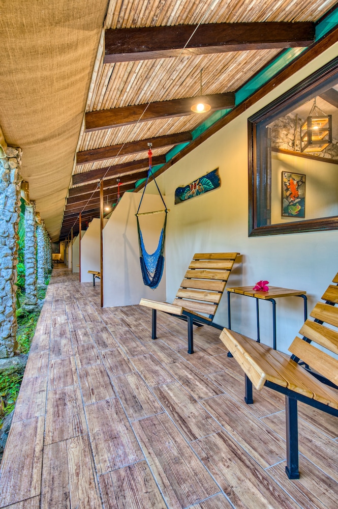 Atlantida Lodge 57/63