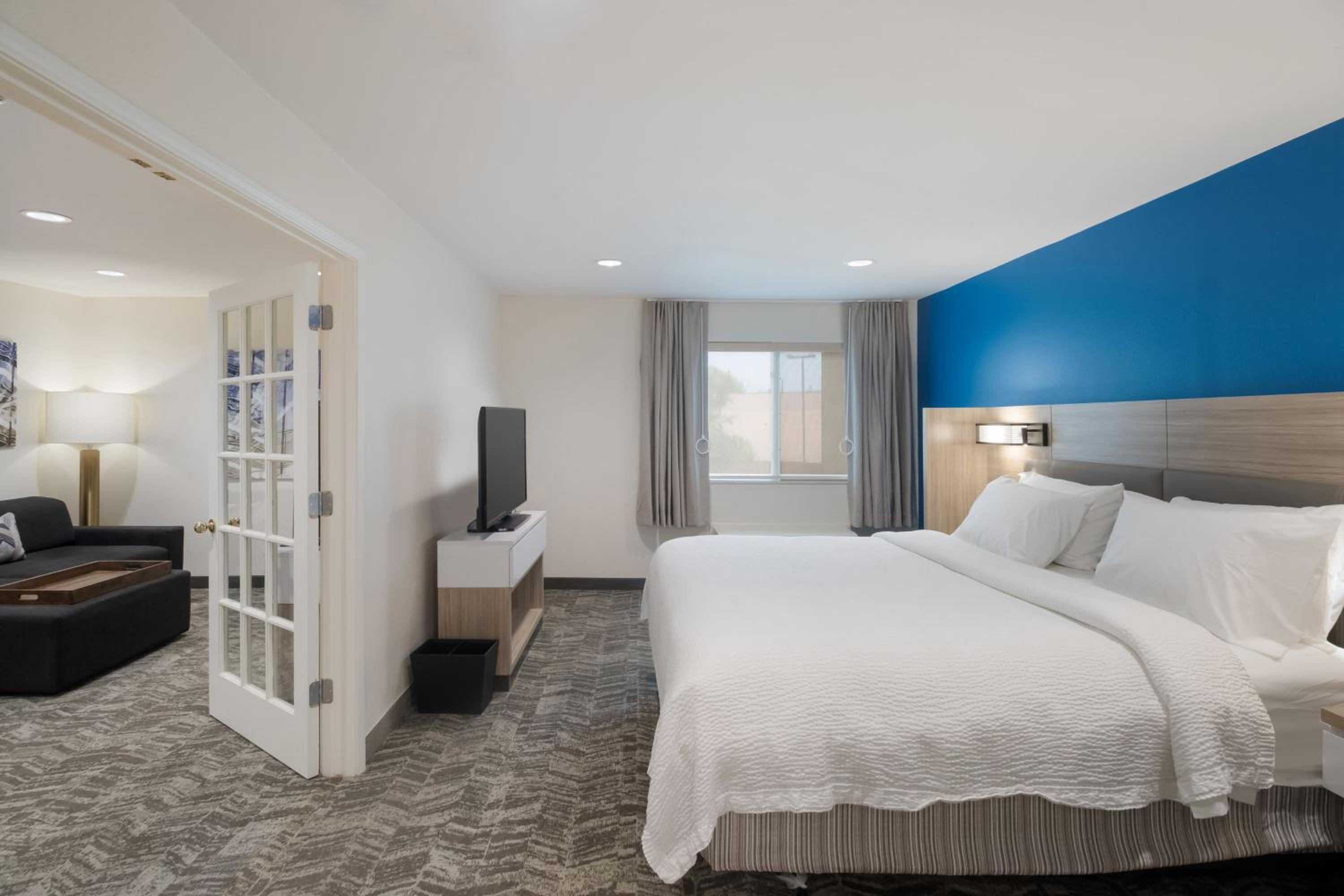 1 Bedroom, Suite, King Bed, Trundle Bed, Sofa, Accessible