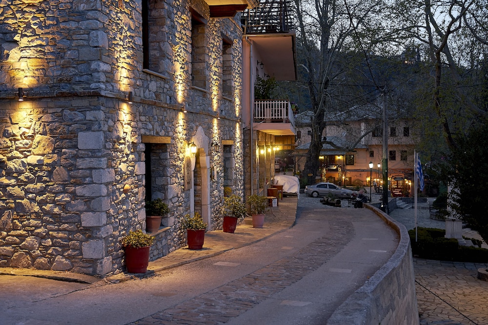 Atrapos Hotel 3/50