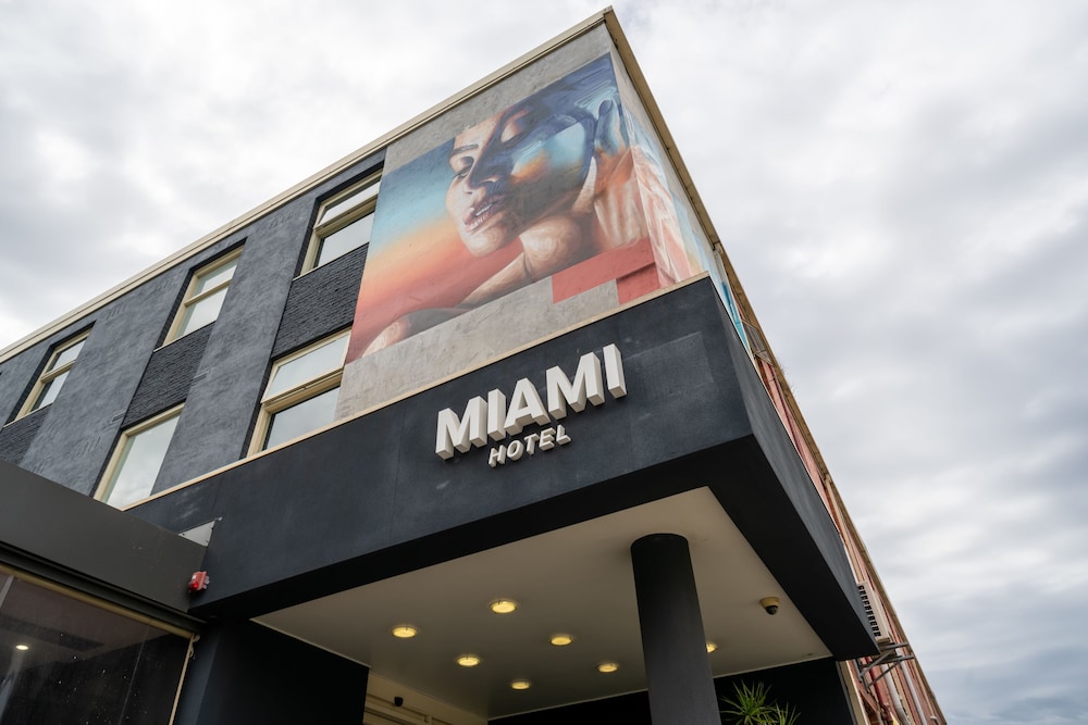 Miami Hotel Melbourne 1/50