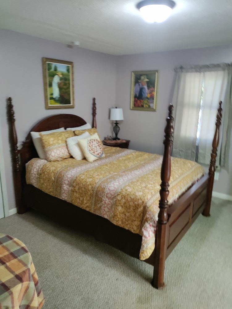 Lil Black Bear Inn 25/74