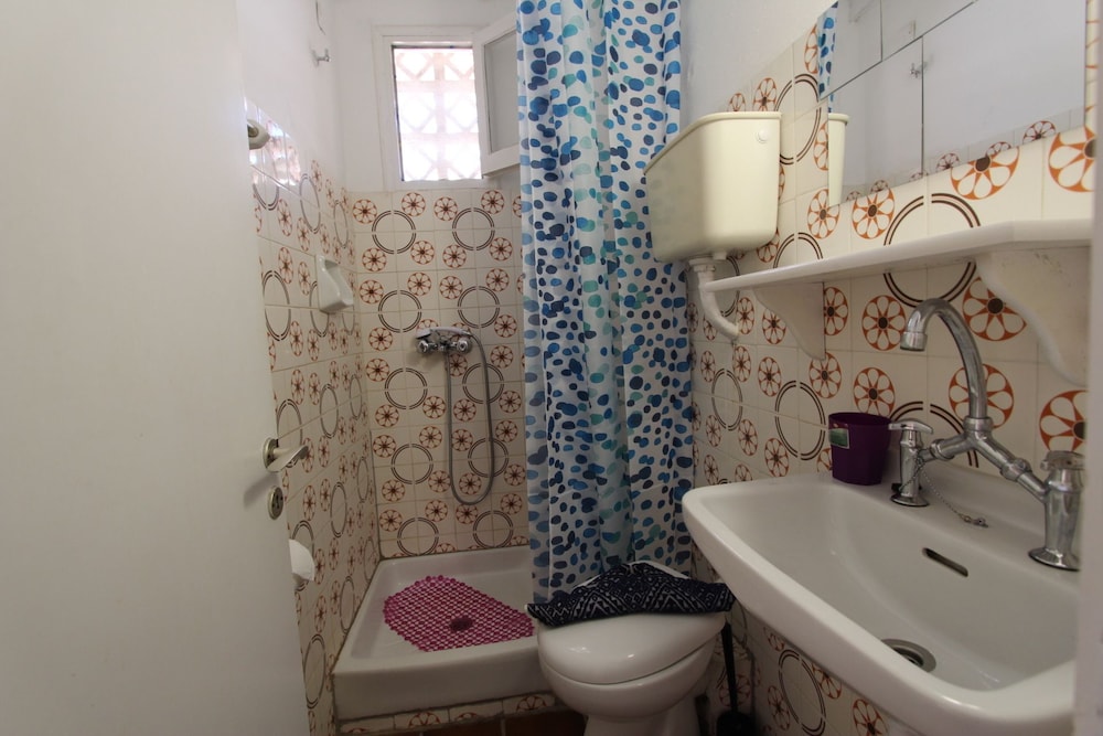 Avra Budget Beach Hotel 65/66