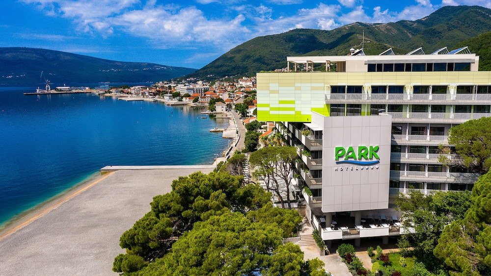 Carine Hotel Park 7/61