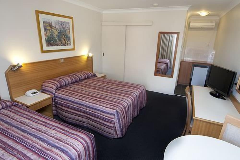 DELUXE, TWIN BEDS