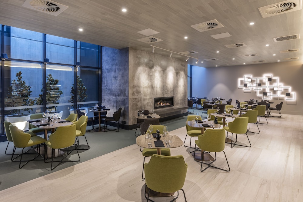 Deco Hotel Canberra 20/28