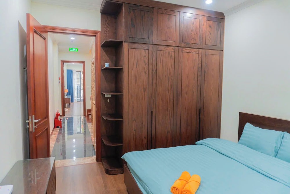 ROOM, DOUBLE BED