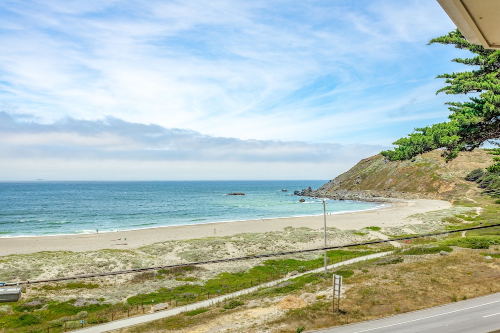 Pacifica Beach Hotel 34/56