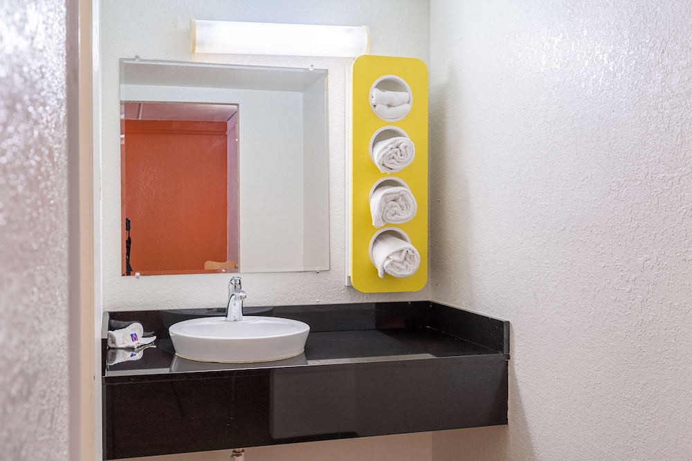 Motel6 Baytown, TX - Garth Rd 63/63