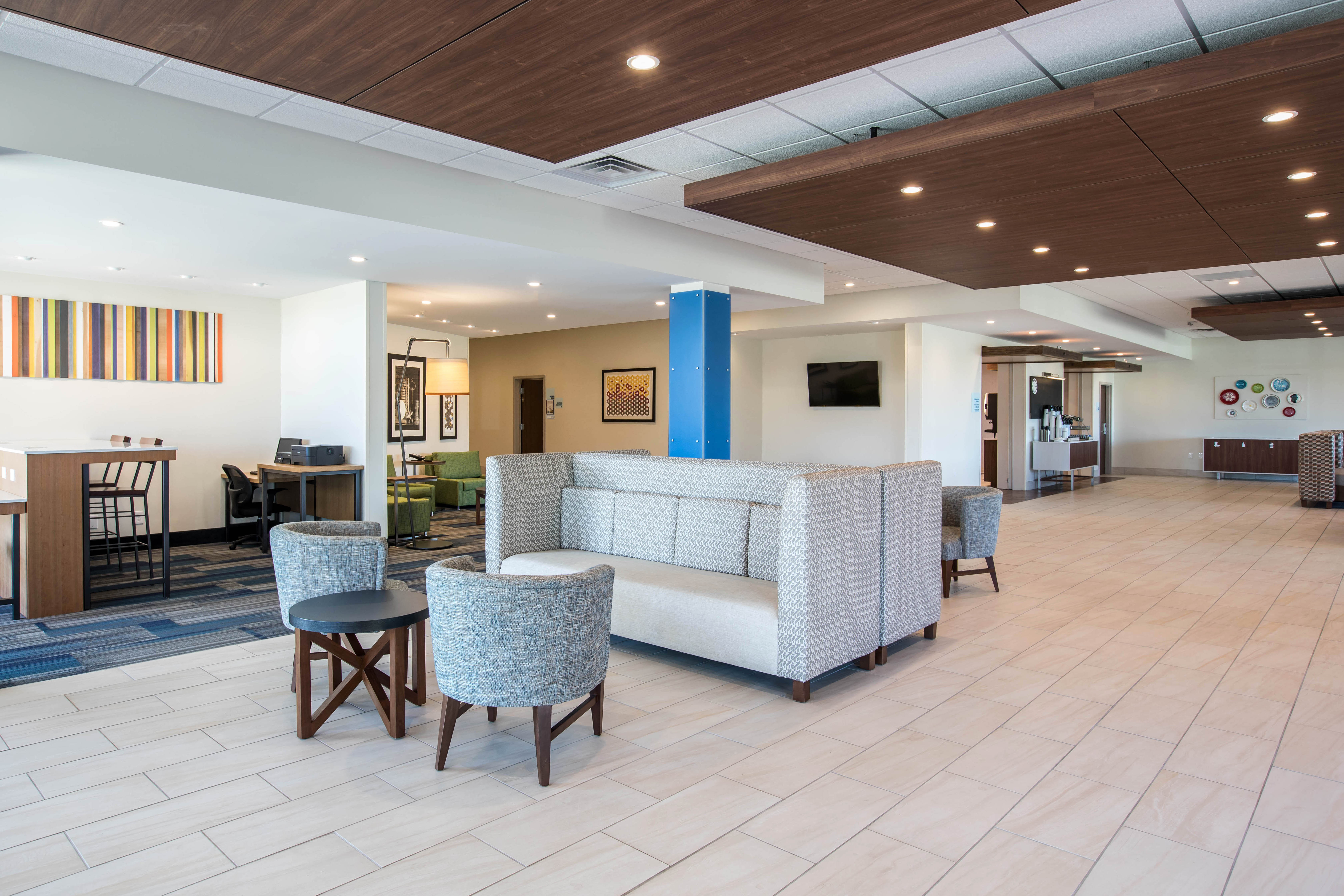 Holiday Inn Express & Suites Ludington 32/46