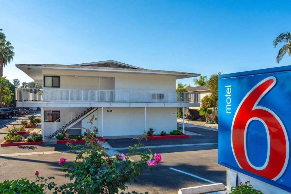 Motel6 Santa Barbara, CA - State Street 2/54