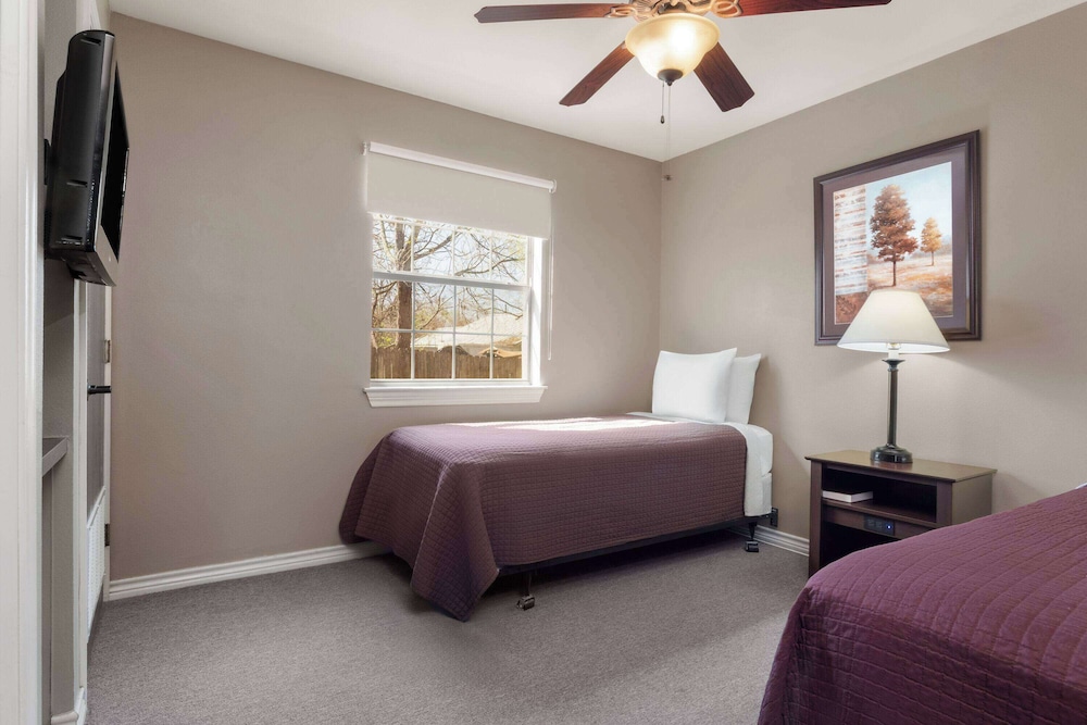 1 Bedroom, Suite, Twin Beds, Accessible