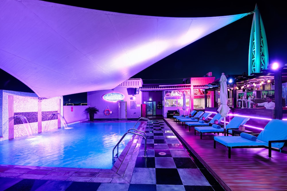 swimming pool spa