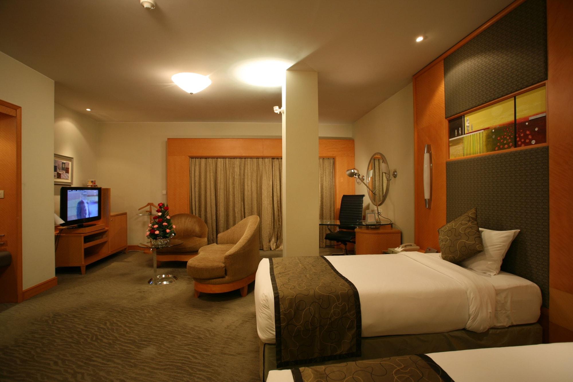 Lakeshore Hotel & Apartments 23/66