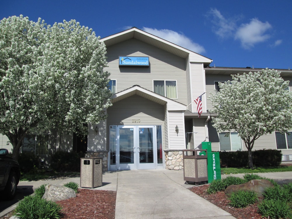 Sandalwood Studios &amp; Suites 2/29