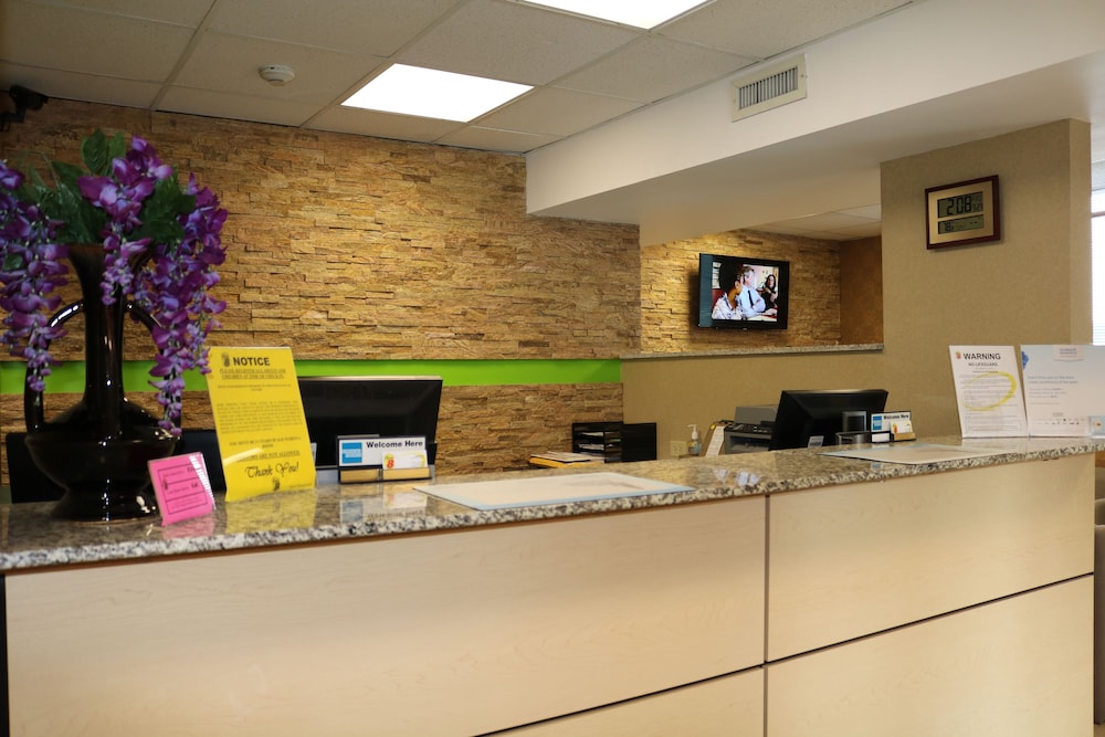 Super 8 by Wyndham Plattsburgh 5/38