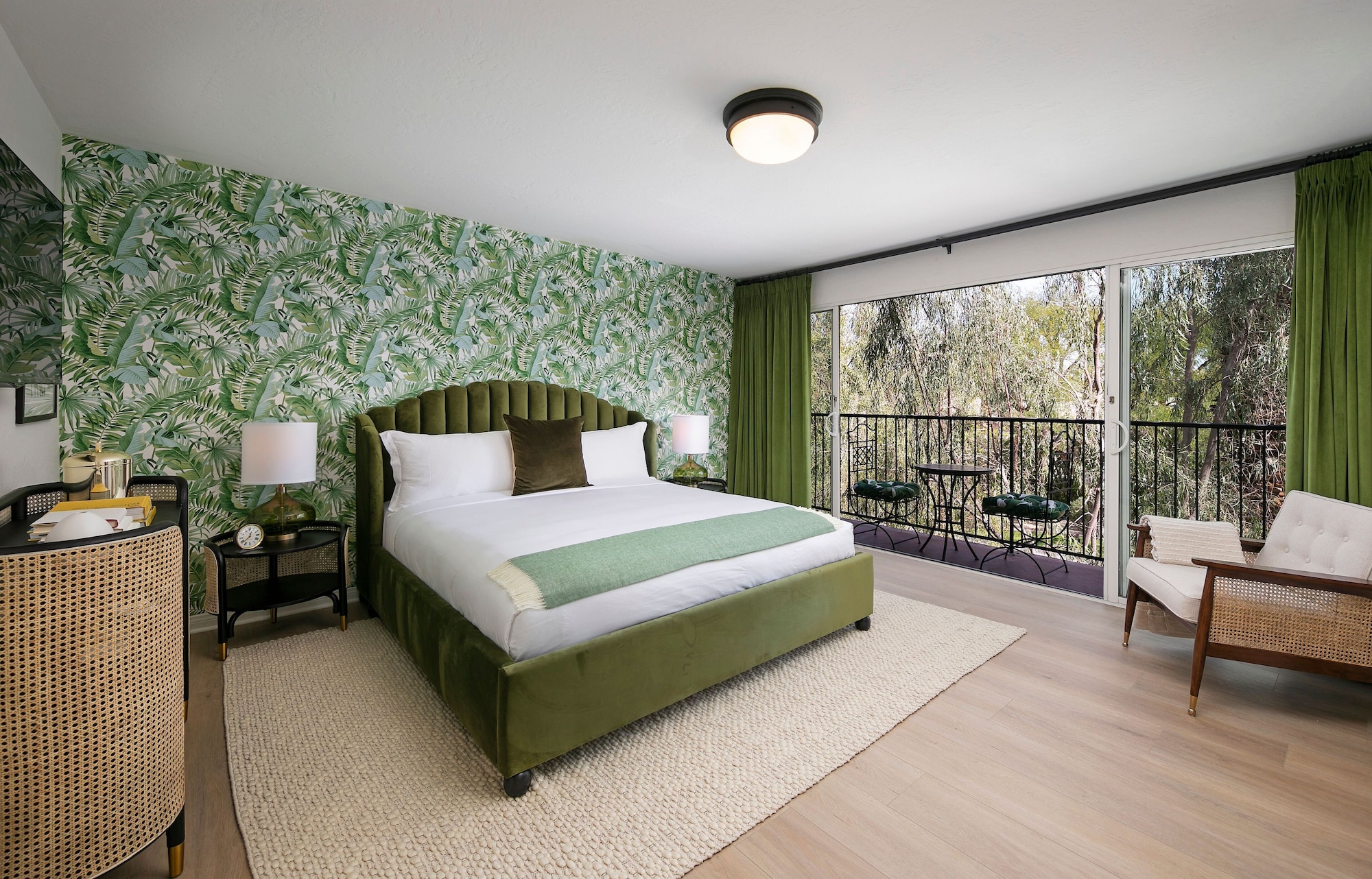 PREMIER, KING BED