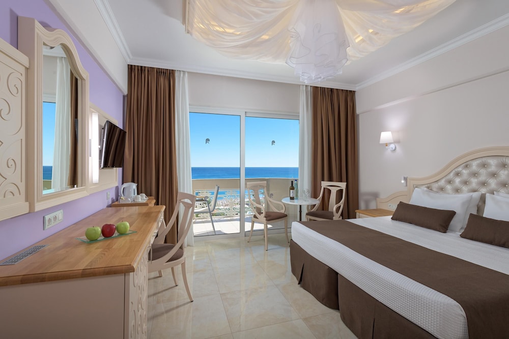 DELUXE, DOUBLE OR TWIN BED, SEA VIEW
