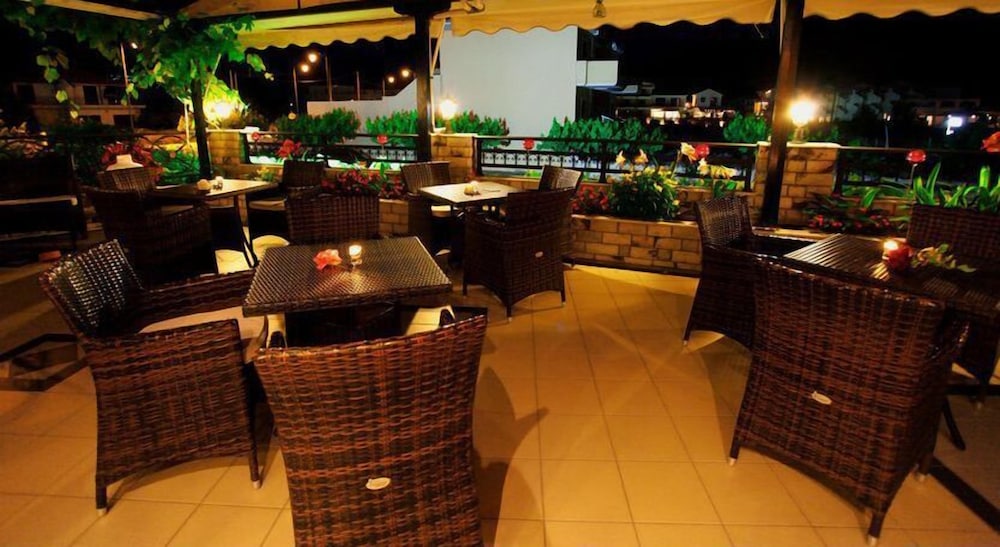 Odeon Hotel 31/50