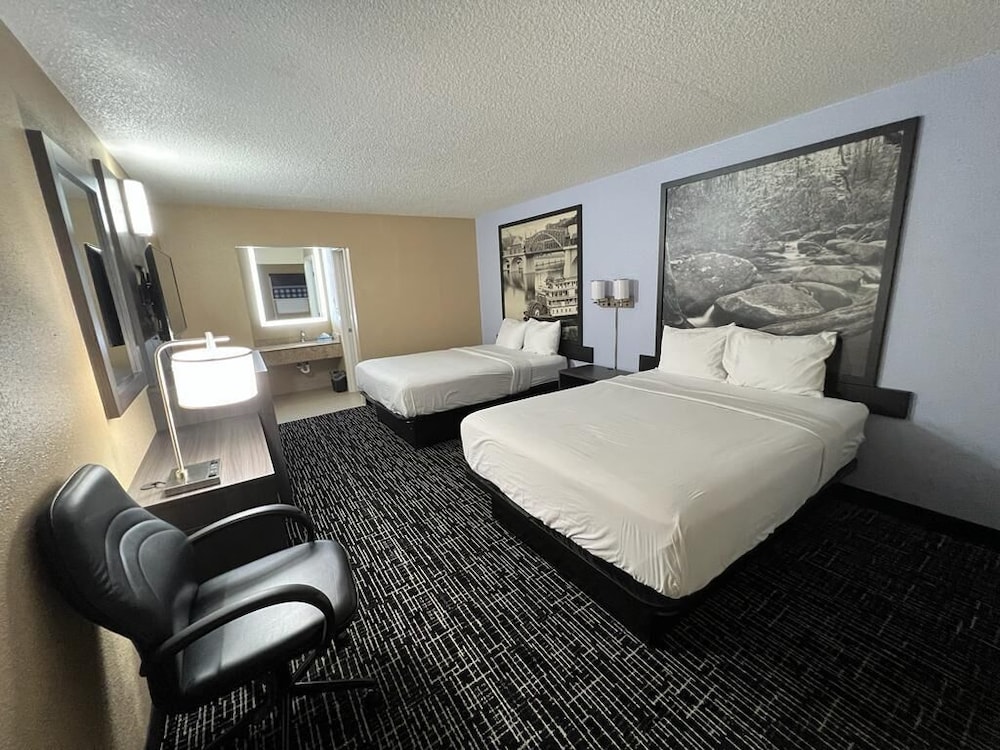 Super 8 by Wyndham Paducah I-24 Exit 4 35/60