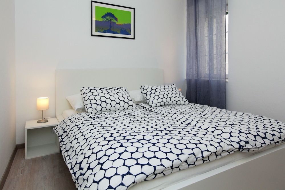 Luxury Seaside Apartments 8/50