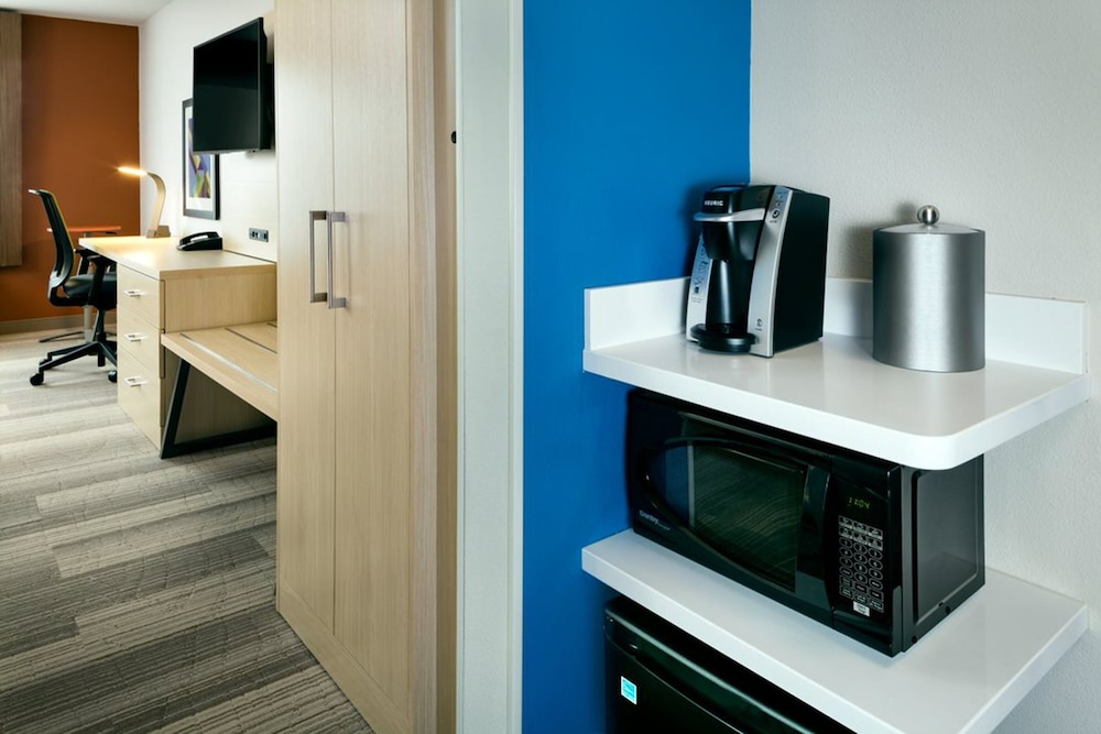جناح بسرير كينج بحوض استحمام لذوي الإعاقة، Holiday Inn Express and Suites Medford 6/6