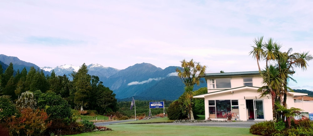 Glacier View Motel 2/68