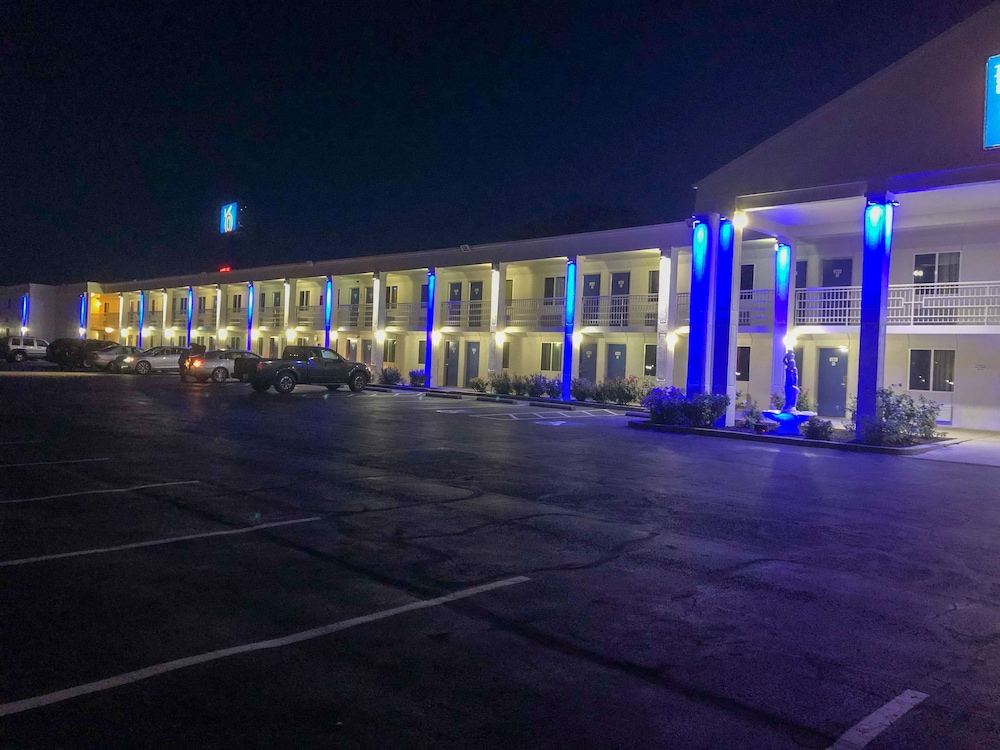 Motel6 Martinsburg, WV 38/42