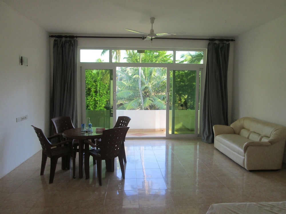 Raja Beach Hotel 32/50