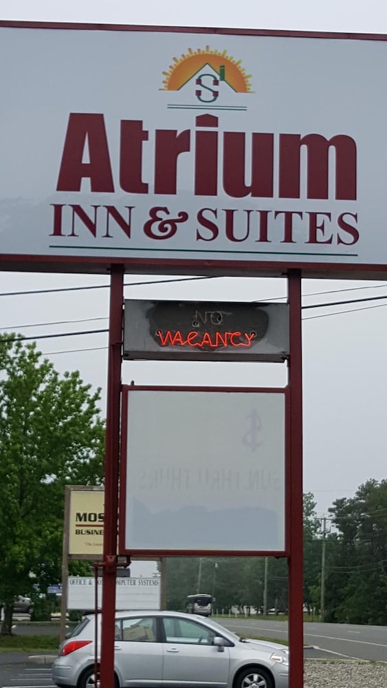 Atrium Inn 9/42