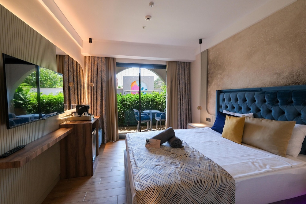 Superior, Double Bed, Land View