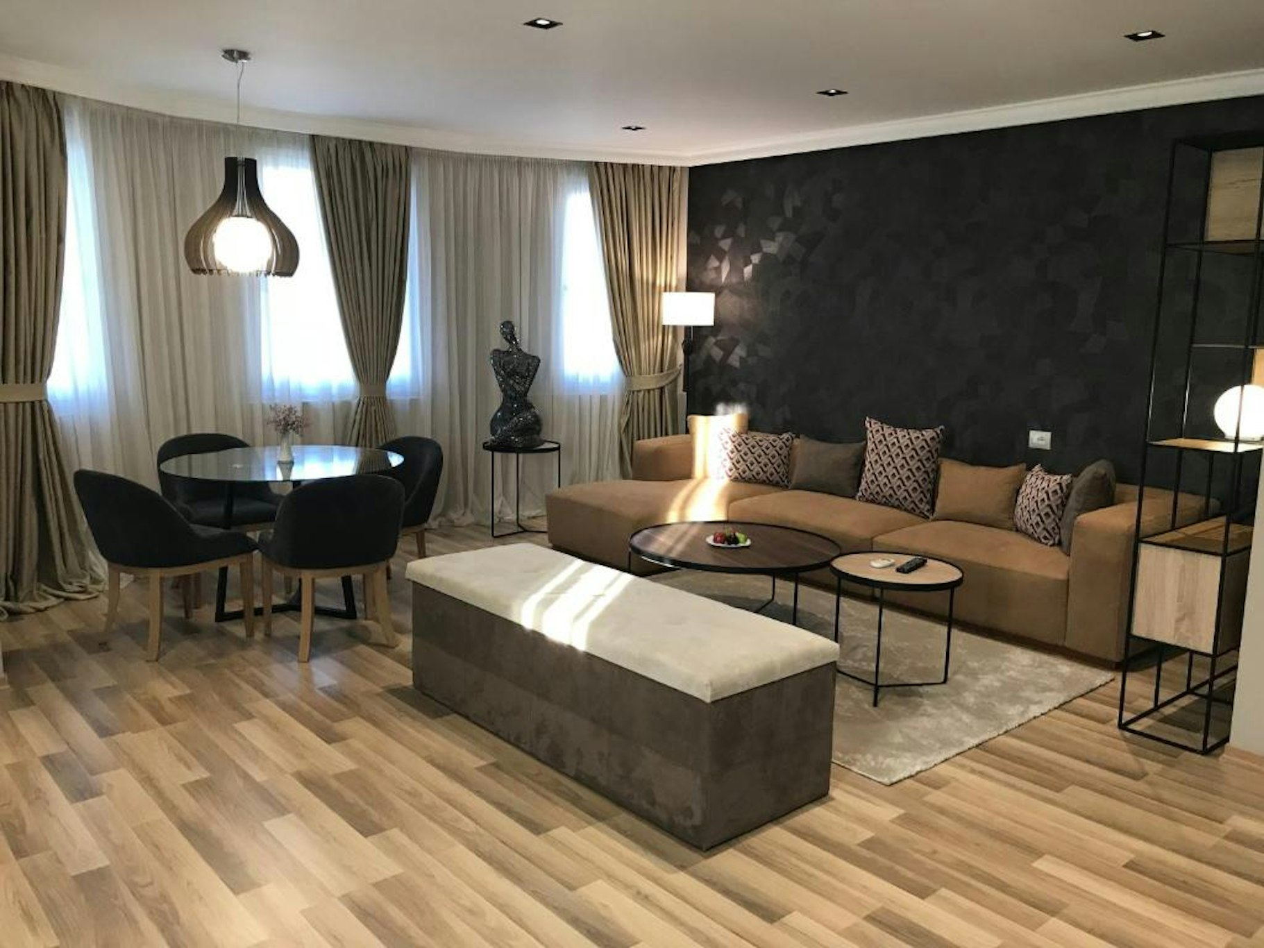 Hotel Deluxe 36/43