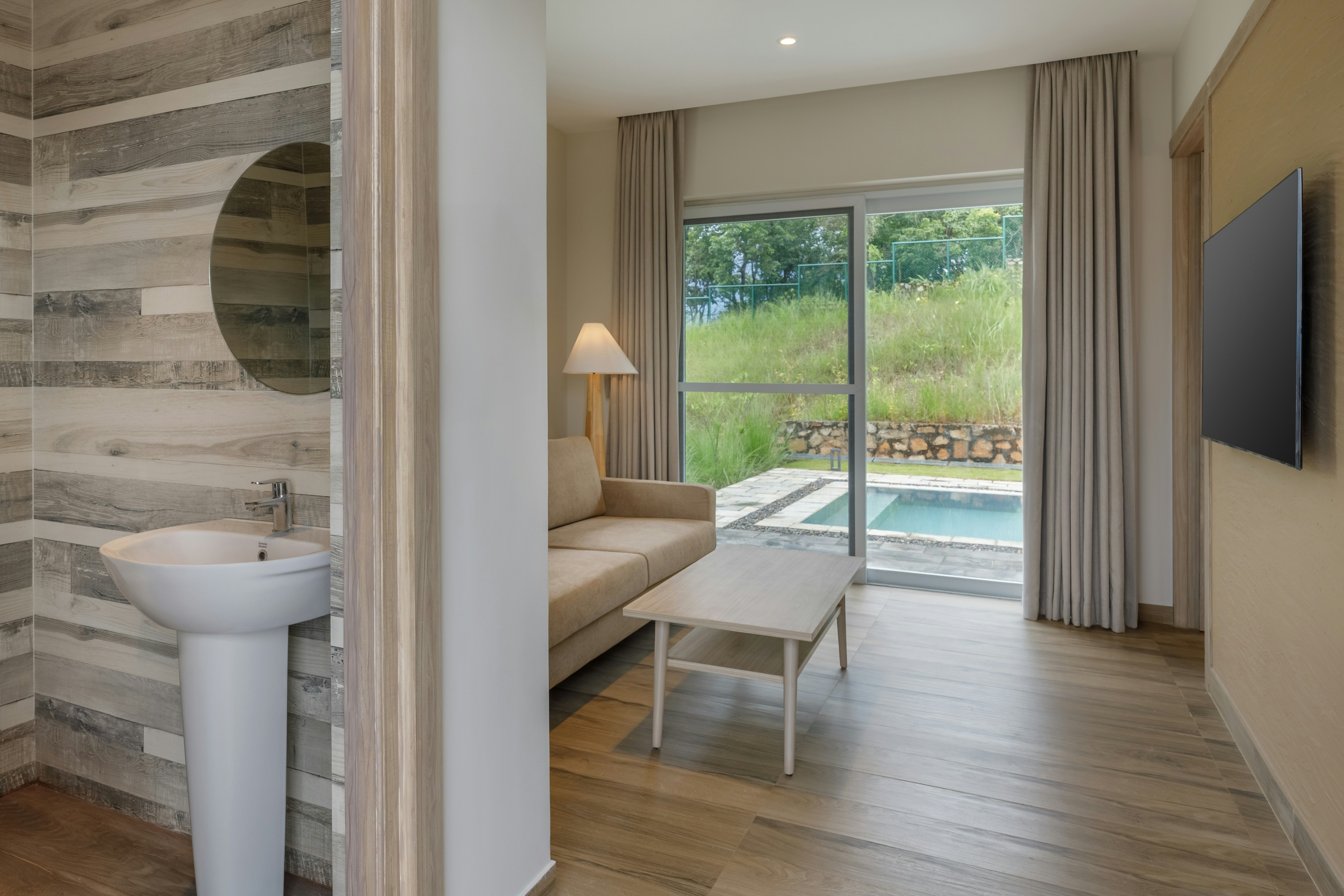 Himalayan Hideaway Resort Pokhara, The Centara Collection 61/62