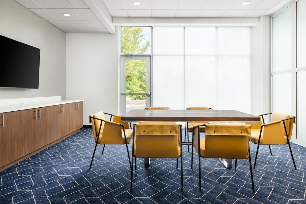 Courtyard By Marriott New Castle 10/15