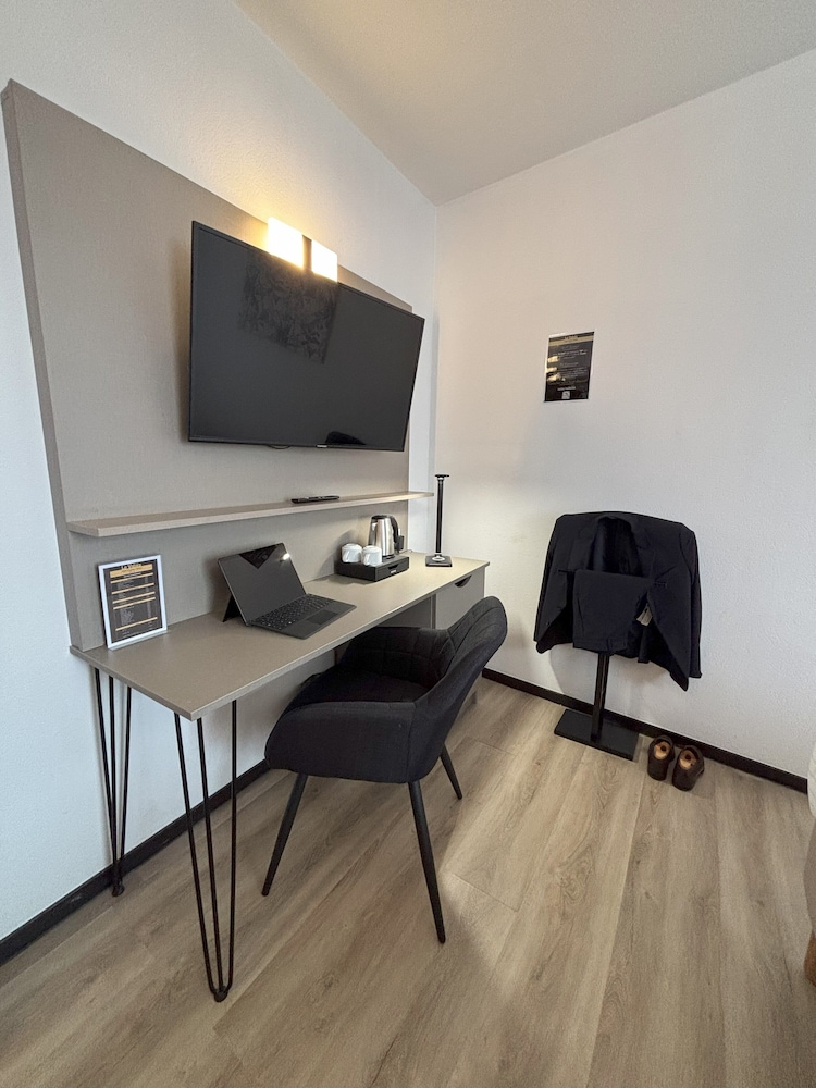 INTER-HOTEL LE VALOIS 34/50