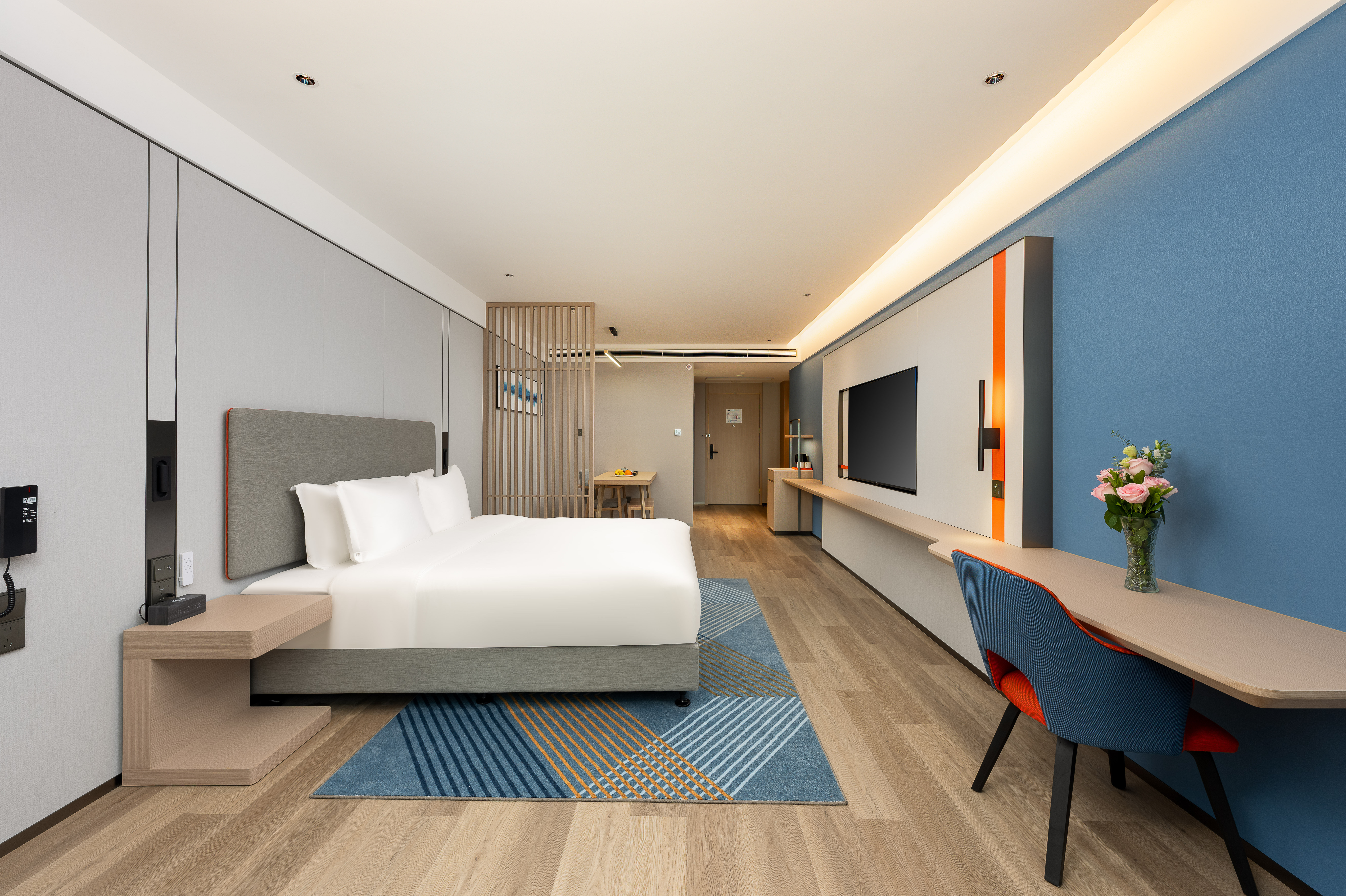 Standard, King Bed, River View, Extra Floor Space