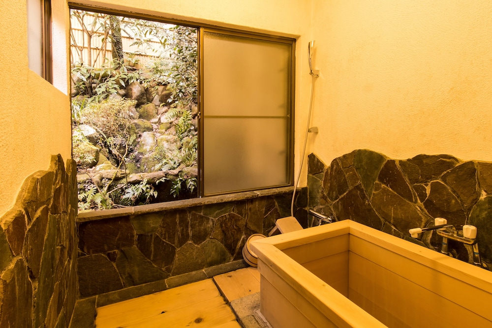 Japanese, 4 Futon Beds, Outdoor Bath