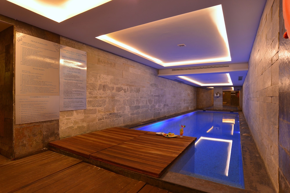 Pera Tulip Hotel 30/65